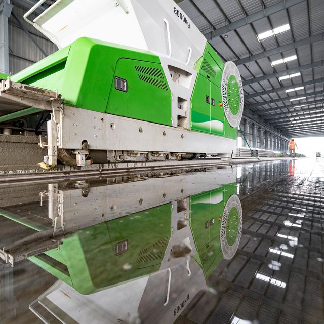 Equipement , préfabrication , béton préfabriqué , ligne de production , table de coffrage , ELEMATIC , table basculante , table de coffrage basculante , extrudeuse